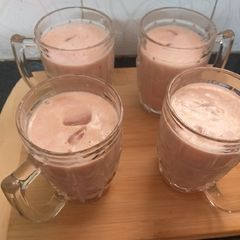 A picture of Banana, Strawberry n oats milkshake.