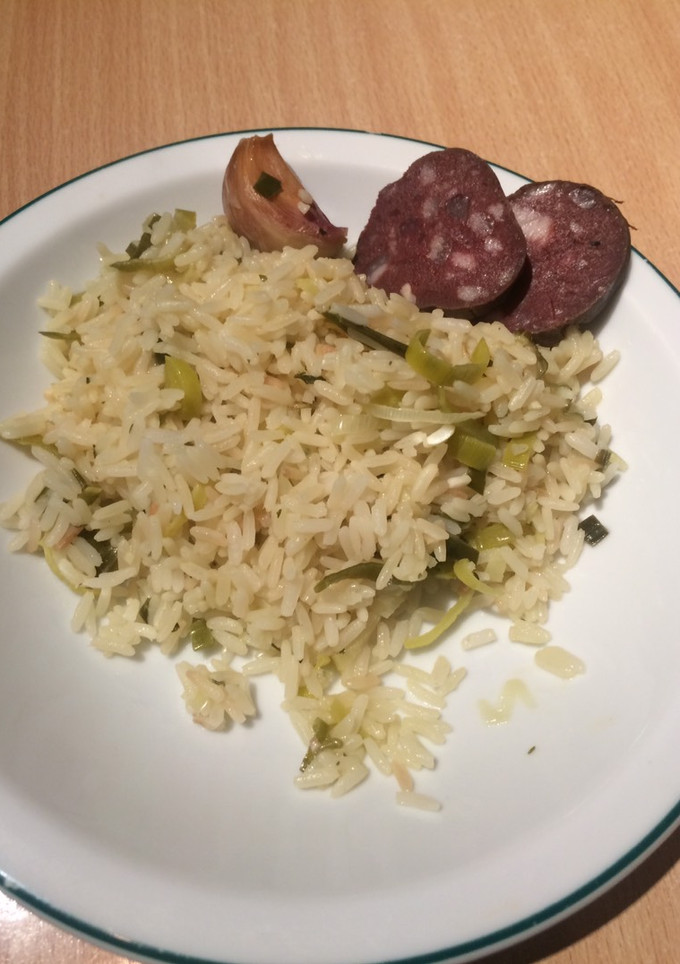 Una foto de Risotto de ajo y puerro con morcilla