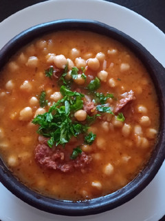 Una foto de Garbanzos con sazón