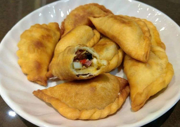 Pastel isi sosis Dan telur