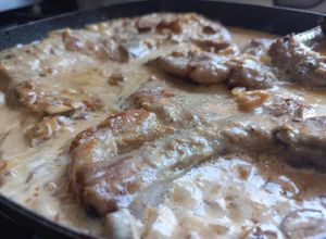 Una foto de Chuletas a la crema con shiitake