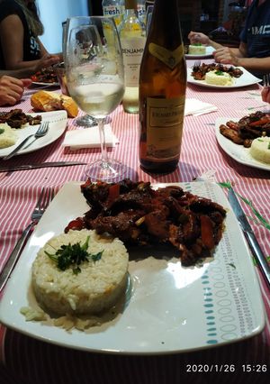 Una foto de Salteado de carnes en salsa de Abacaxi a la plancheta