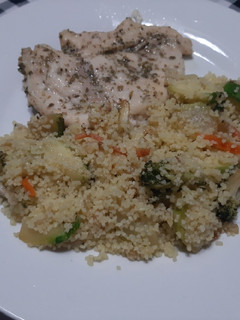 Una foto de Cous cous (cuscús) con verduras