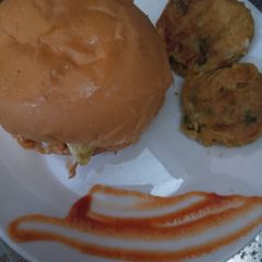 A picture of Egg and shami burger.