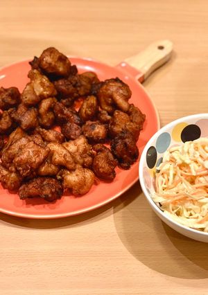 Hình của món Gà rán và salad bắp cải kiểu Nhật 🐓🇯🇵.