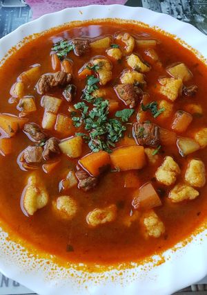 Gulyásleves bográcsban recept fotója