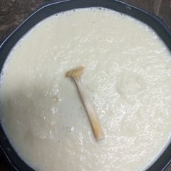 A picture of Garlic paste.