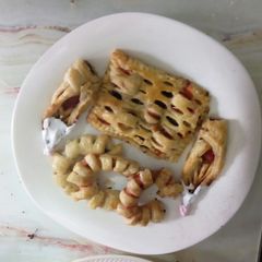 Puff pastry A picture of Puff pastry.
