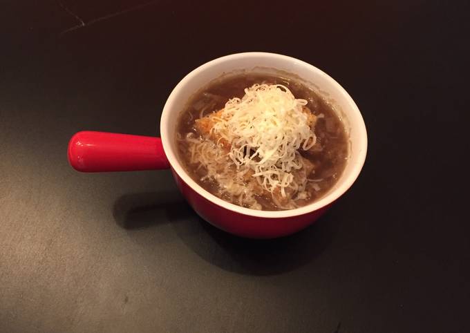 Easiest Way to Prepare Homemade French Onion Soup with Parmesan/Mozzarella Croutons