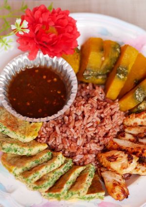 รูปของ ข้าวไข่เจียวชะอม สันในไก่ น้ำจิ้มแจ่ว