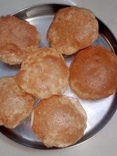 अजवाइन पूरी (ajwain poori recipe in Hindi) रेसिपी मुख्य फोटो