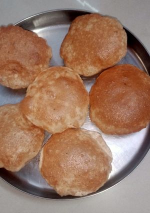 अजवाइन पूरी (ajwain poori recipe in Hindi) रेसिपी मुख्य फोटो