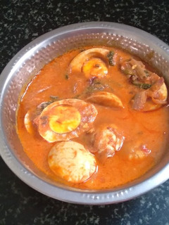 முட்டை தக்காளி கிரேவி(Muttai thakkali gravy recipe in tamil) செய்முறை முக்கிய புகைப்படம்
