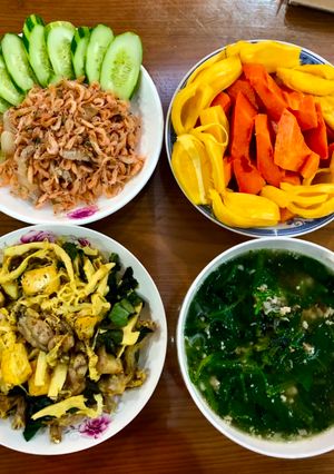 Hình của món Ếch xào măng.