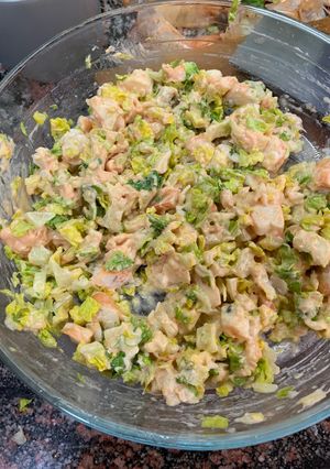 Una foto de Ensalada de langostinos y lechuga