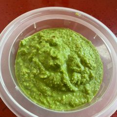 A picture of Green chutney.