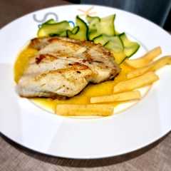 Una foto de Rodaballo con salsa de manzana al cava