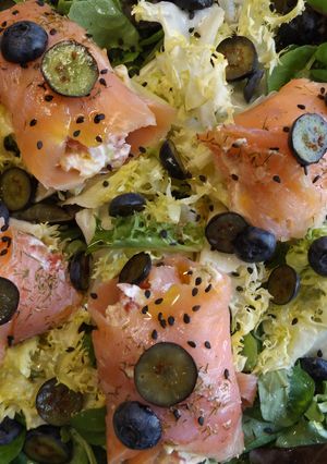Foto principal de Rollitos de salmón con arándanos