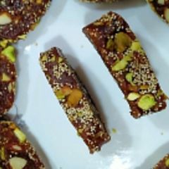 A picture of Khajur burfi.