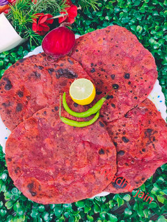 बीटरूट (चुकंदर) पराठा (Beetroot Paratha recipe in Hindi) रेसिपी मुख्य फोटो