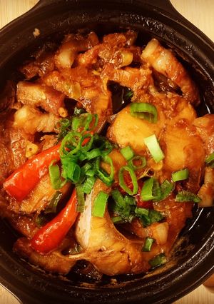 Hình của món Cá basa kho tộ.