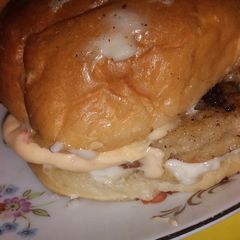 A picture of Mini Chicken burger.