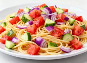 Foto di Pasta fredda con pomodori,cetrioli e cipolla rossa di tropea