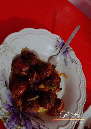 હકકા નૂડલ્સ વિથ મંચુરિયન (Hakka Noodles With Manchurian Recipe In Gujarati) રેસીપી મુખ્ય ફોટો