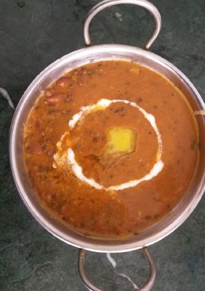 A picture of Creamy buttery dal makhani.