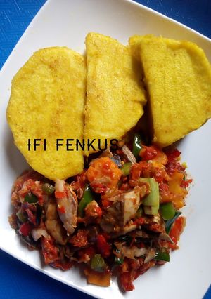 A picture of Curry yam and fish sauce.