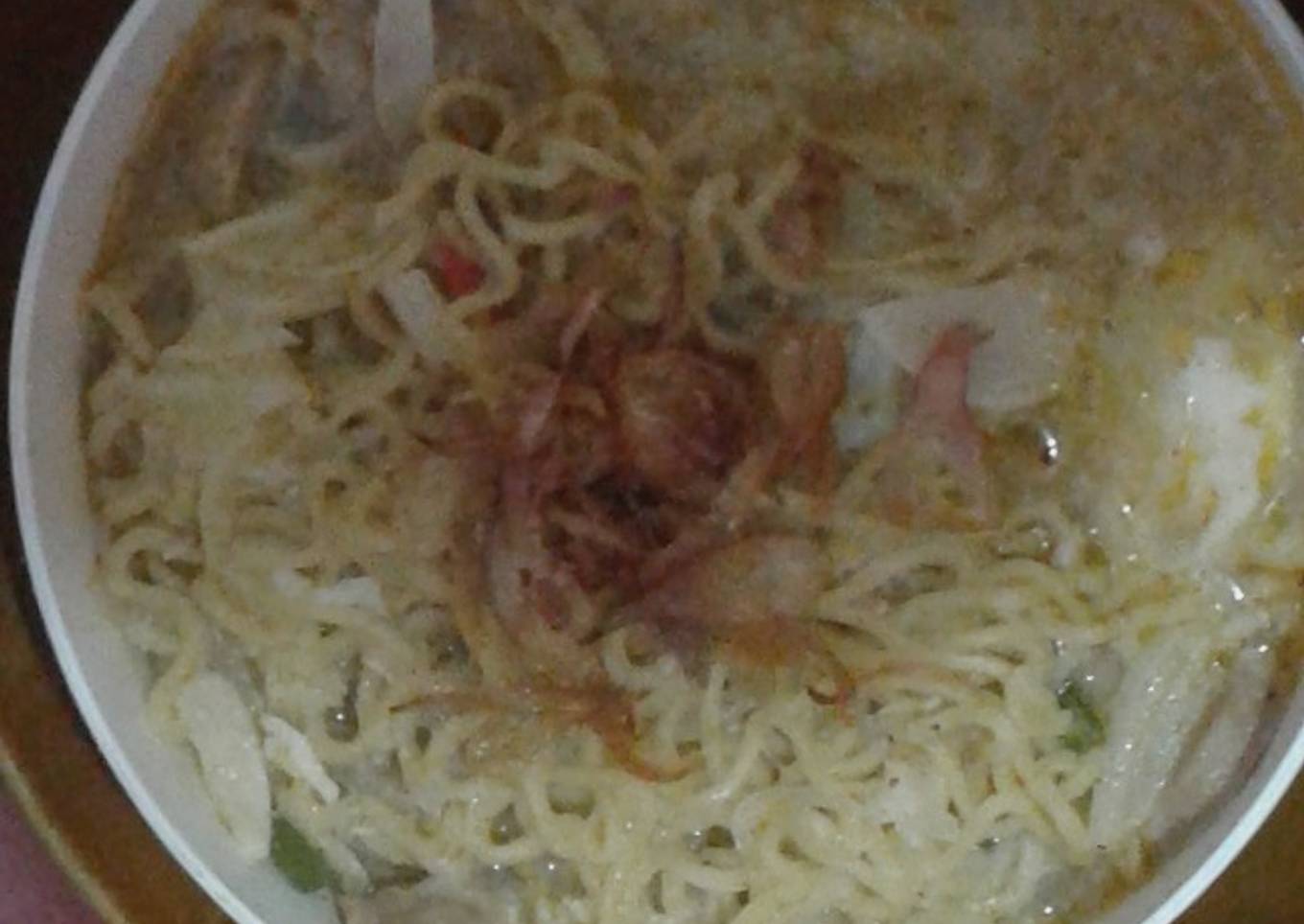 Mie nyemek rasa ayam bawang