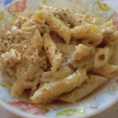 A picture of Penne pasta in oats creamy sauce.
