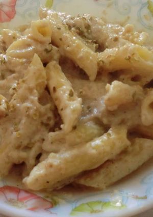 A picture of Penne pasta in oats creamy sauce.