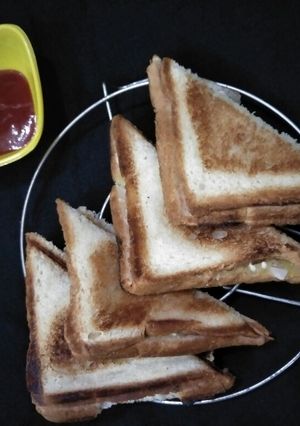 पोटैटो सैंडविच (Potato sandwich recipe in Hindi) रेसिपी मुख्य फोटो