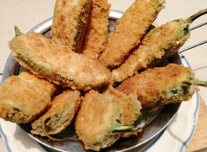 Una foto de Chiles jalapeños rellenos