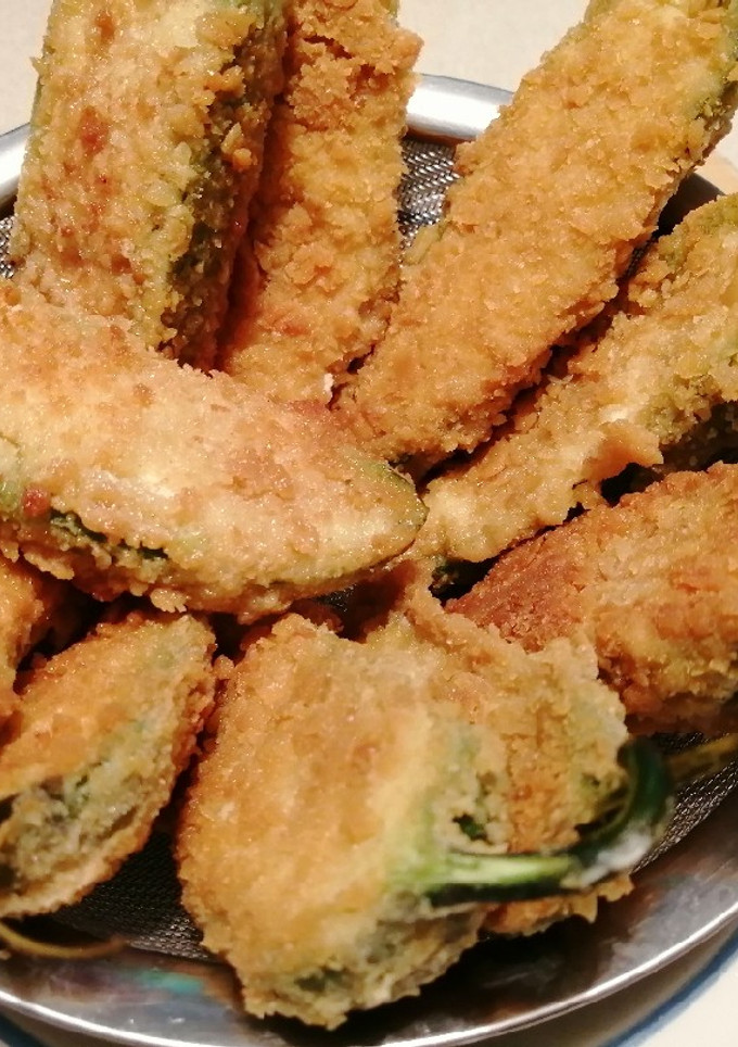 Una foto de Chiles jalapeños rellenos