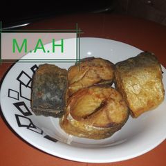 A picture of Flour coated fish.