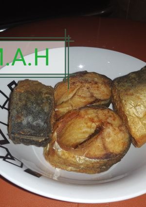 A picture of Flour coated fish.