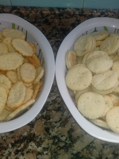 Una foto de Mini bizcochitos de queso y orégano