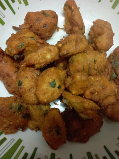 A picture of Moong dal ke pakore.