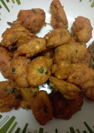 A picture of Moong dal ke pakore.
