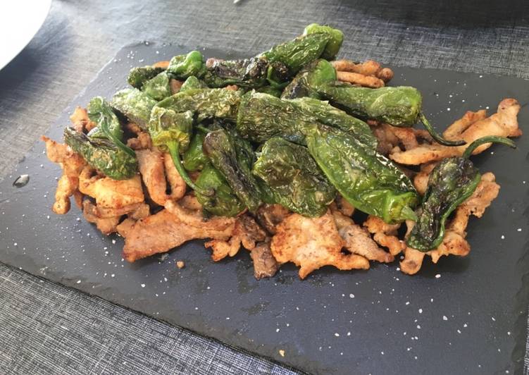 Lomo con rovellons o champiñones 🍄 y pimientos del Padrón😋