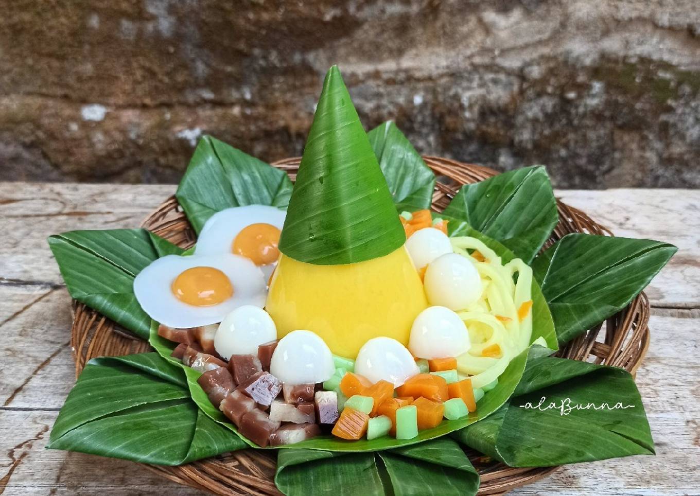 647. Tumpeng Mini Puding (Replika Tumini Nasi Kuning)