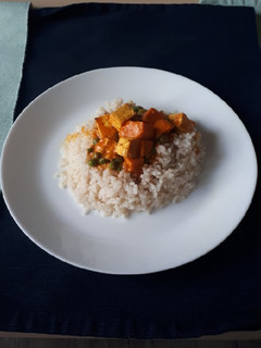Une photo de Tofu au lait de coco et riz