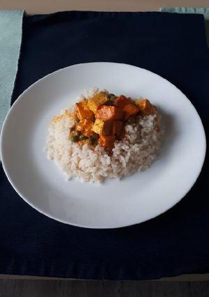 Une photo de Tofu au lait de coco et riz