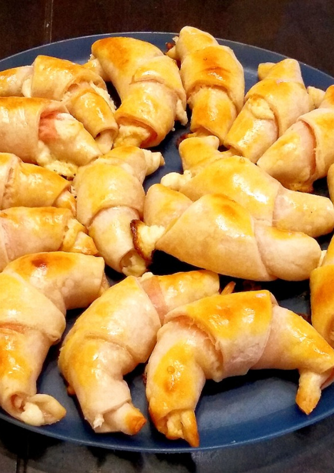 Una foto de Medialunas de Jamón y queso fáciles y rápidas
