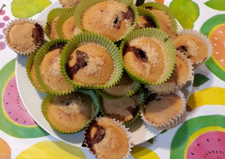 Magdalenas de anís con corazón de chocolate