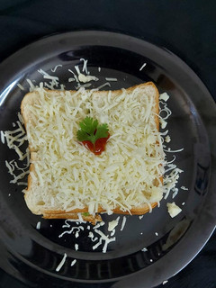 બોમ્બે સ્ટાઇલ ચીઝ સેન્ડવીચ (Bombay Style Cheese Sandwich Recipe In Gujarati) રેસીપી મુખ્ય ફોટો