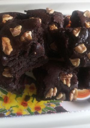 વોલનટ બ્રાઉની (walnut brownie recipe in gujarati) રેસીપી મુખ્ય ફોટો