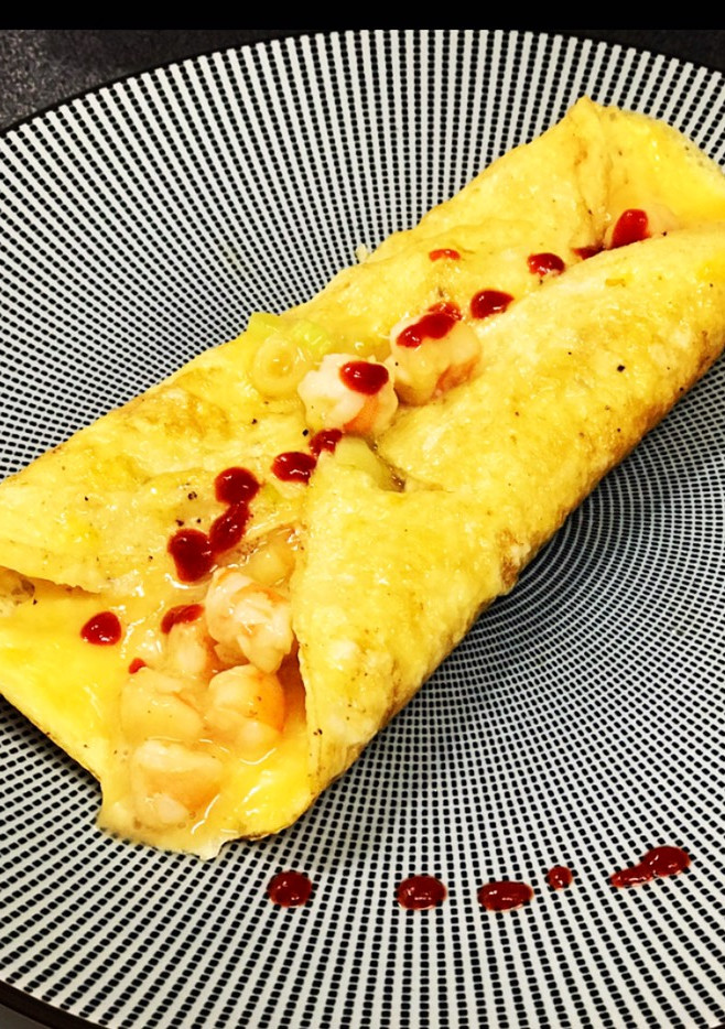 Una foto de Tortilla de langostinos con puerros y salsa siracha 🤩🤩